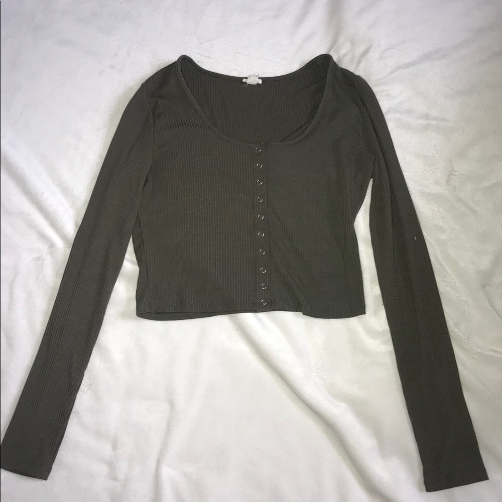 Cropped olive green long sleeve shirt